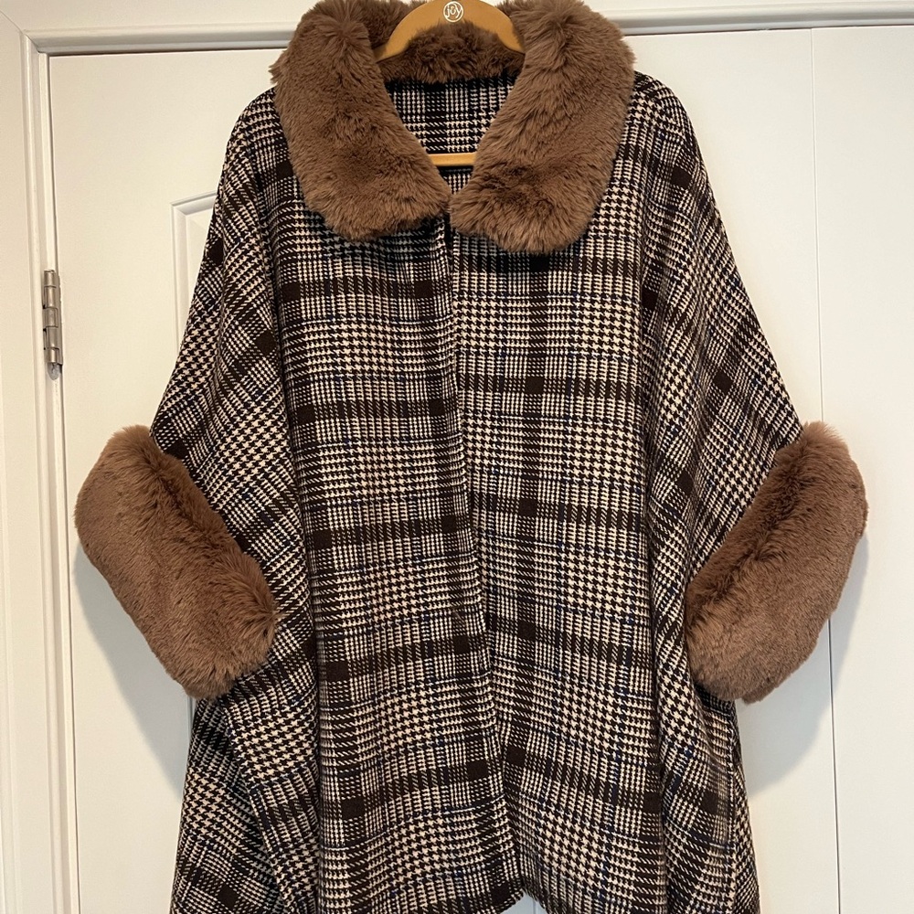 No name brown plaid fur trim shawl with top hook and eye